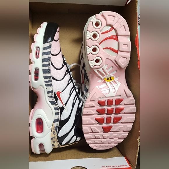 Nike women's air max plus Animal Instinct - Picture 2 of 4